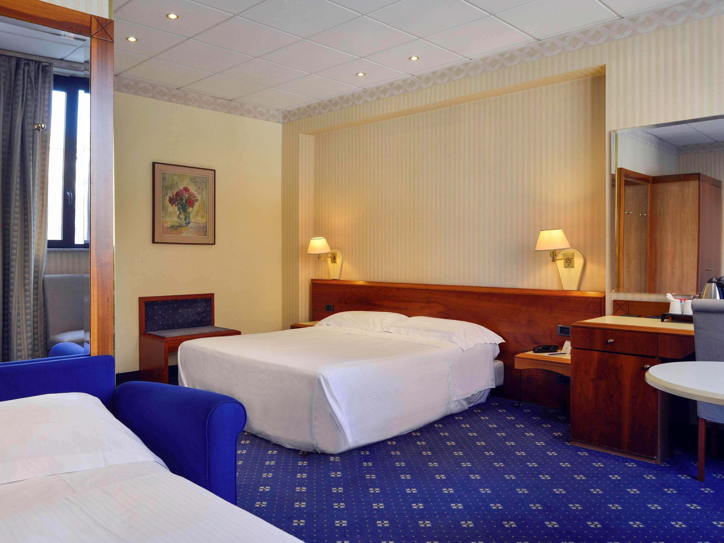 Mercure Reggio Emilia Centro Astoria Bagian luar foto